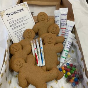Gingerbread Friends Decorating Kit