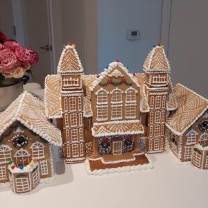 CUSTOMIZED GINGERBREAD HOUSES